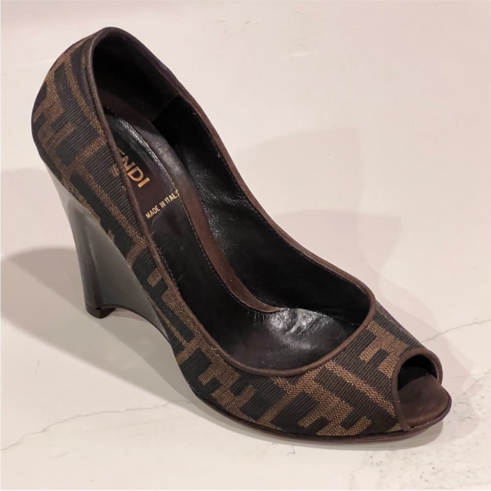 Fendi Zucca Pattern Peep Toe Wedge Pump EU 36 US 5.5, 1 x single shoe right foot